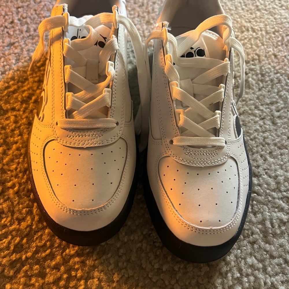 Diadora Sneakers new! Size US 9.5 fits like a size 10 - Picture 3 of 5